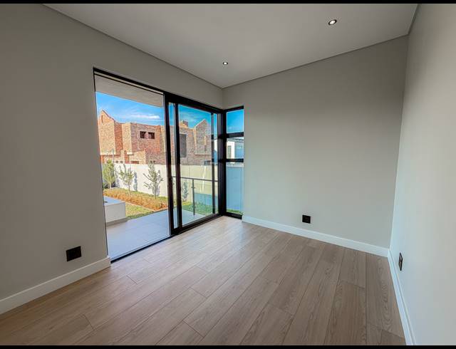 4 BEDROOM FREEHOLD FOR SALE IN FOUNTAINBROOK ESTATE